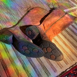 Born brand brown leather zip up/ lace up suede boots size 9.